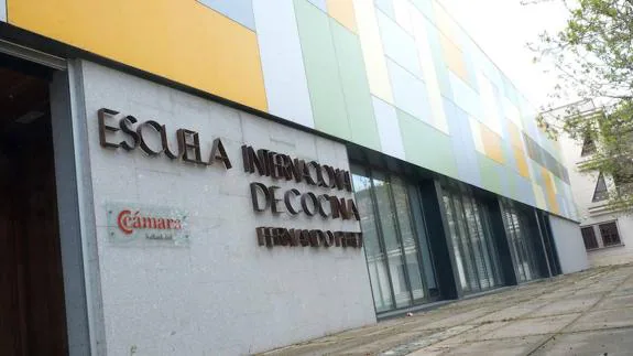 La Escuela Internacional de Cocina, ubicada en la plaza de la Siega, es un proyecto de la Cámara de Comercio e Industria de Valladolid