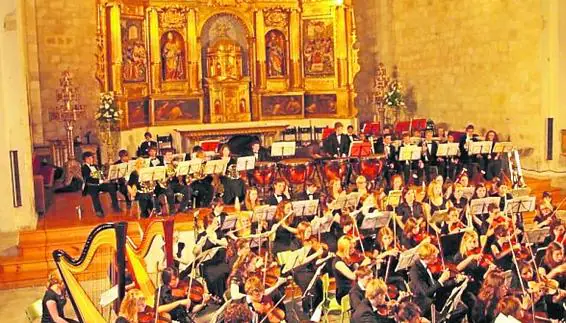 La orquesta de Oxfordshire en el concierto en San Zoilo.