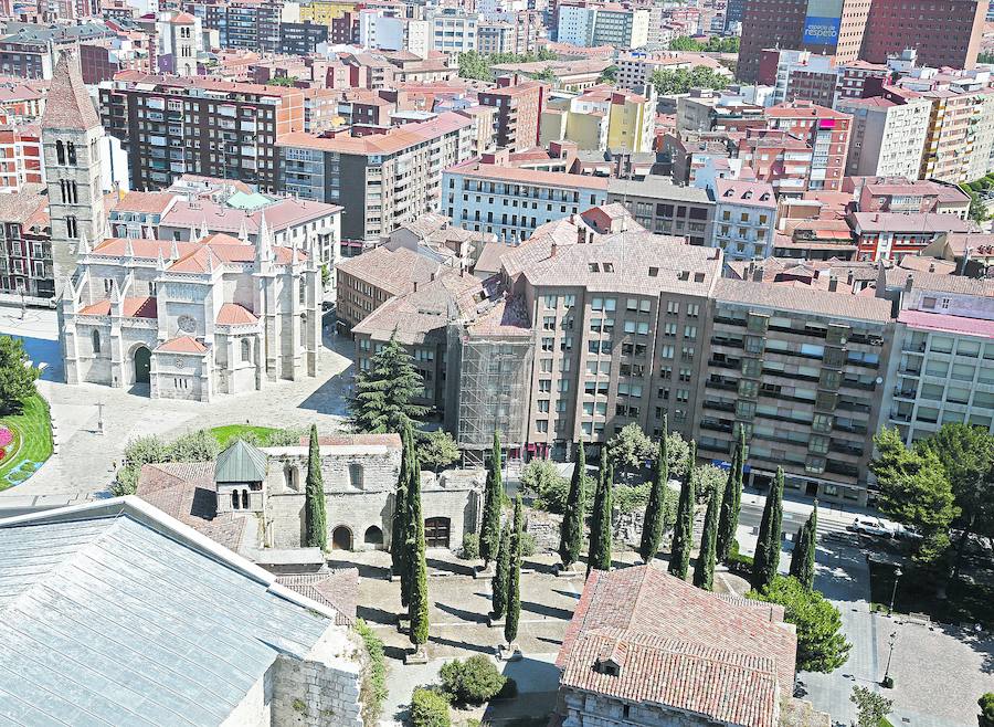 El edificio de cristal y madera propuesto por el Arzobispado de Valladolid ocuparía parte de la plaza de los cipreses, junto a los restos de la colegiata