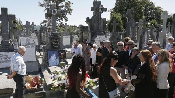 Despedida a Doris Benegas en el cementerio de Polloe de San Sebastián.