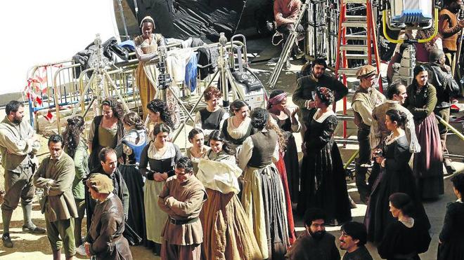 Participantes en el rodaje del episodio piloto de la serie en la zona de la calle Compañía.