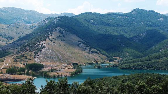 Embalse de Ruesga perteneciente a la comarca de la Montaña Palentina.