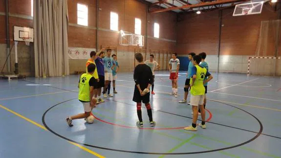 Equipo juvenil del Tierno Galván, durante un entrenamiento. 