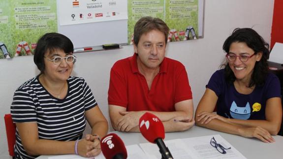 María Eugenia Martín, José Luis Casado y María Luisa López; presidenta, tesorero y secretaria de Dialogasex. 