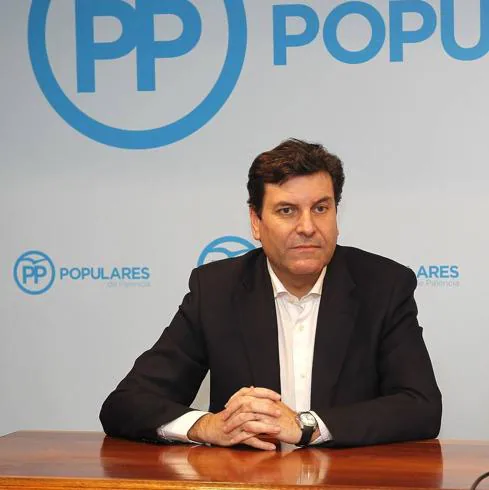 Carlos Fernández Carriedo en una reunión del PP de Palencia. 