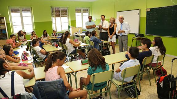 Luis Domingo González, a la derecha, en la inauguración del curso. 