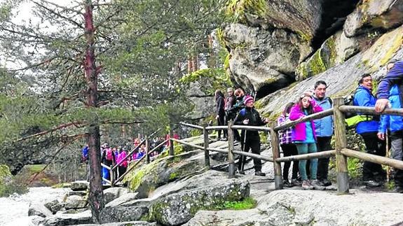 Participantes en la ruta del convento de Casarás. 