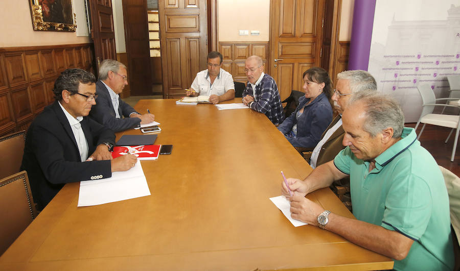 El barrio de San Juanillo de Palencia logra el compromiso para arreglar la fuente de la plaza