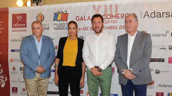 Javier Labarga, Estafanía Luyk, Óscar Puente y Antonio Gato, durante la presentación de la Gala de Comercio.