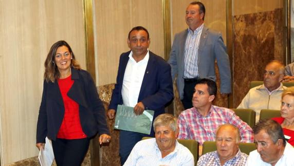 Milagros Marcos, con los responsables de Asaja en Palencia.