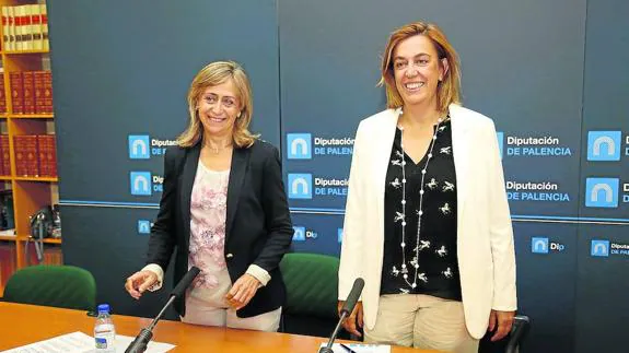 María José de la Fuente y Ángeles Armisén, antes de iniciarse la rueda de prensa celebrada ayer. 