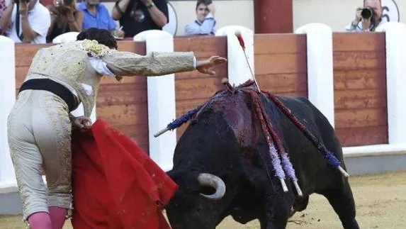 Las dos espadas que clavó Morante a un toro en las ferias de Valladolid