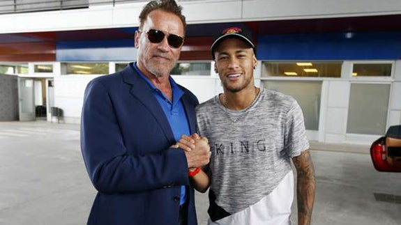 Arnold Schwarzenegger con Neymar. 