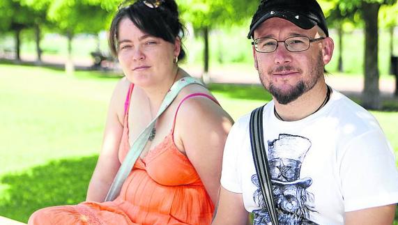 Isabel Gómez y Roberto Sáez, cabezas de APISVA.