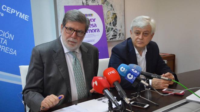 El presidente de Cecale, Santiago Aparicio, y el presidente de la CEOE de Zamora, José María Esbec