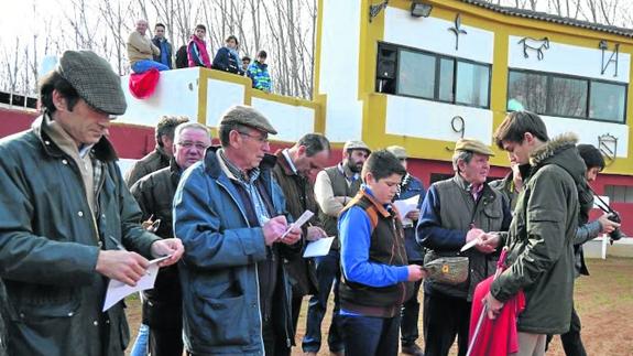 Sorteo, antes de comenzar una tienta durante la pasada edición. 
