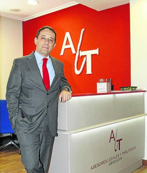 Germán Caballero posa en las oficinas de Advocati Asesores.