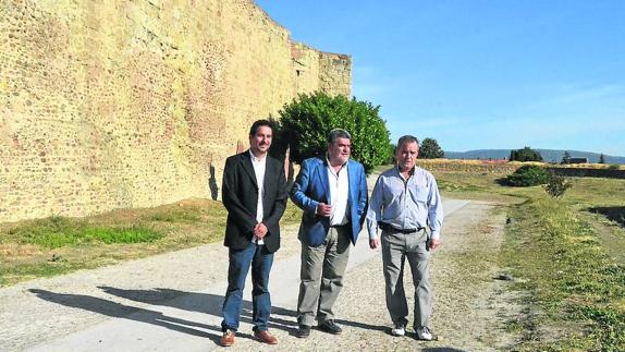 Los representantes del Ayuntamiento visitaron la primera fase de las obras del paseo Arrabal. 