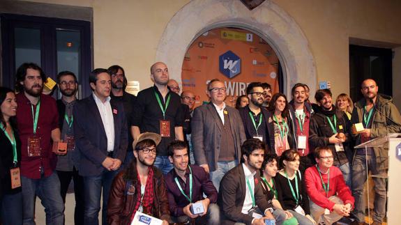 Foto de familia de los premiados en el 3D Wire Fest, junto a representantes del Ayuntamiento de Segovia y de la Junta. 