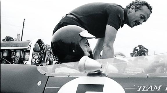 Colin Chapman y Jim Clark, un binomio que hizo historia en la F1 de los años sesenta y que protagonizó un curioso incidente.