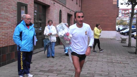 Salida del ramo desde la iglesia de La Milagrosa. 