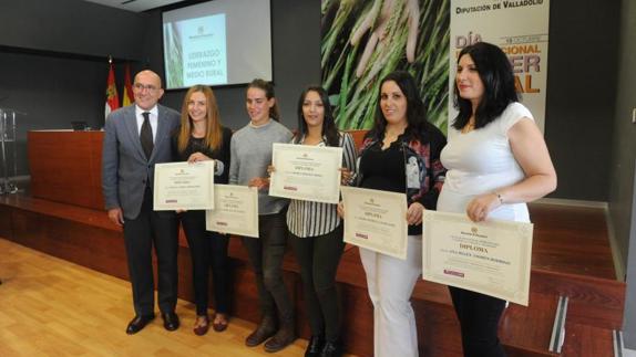 Entrega de diplomas con motivo del Día Internacional de la Mujer Rural en Portillo. 