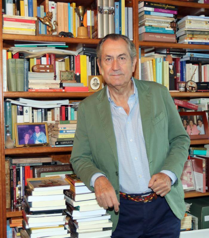 El académico Luis Ribot.