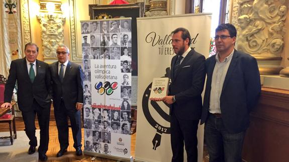 José Miguel Ortega, Alejandro Blanco, Óscar Puente y Alberto Bustos presentan el libro 'La aventura olímpica vallisoletana'. 