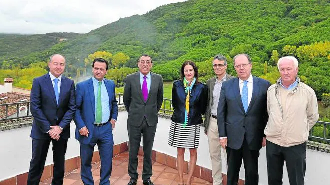 Autoridades asistentes ayer a la presentación que tuvo lugar en Montemayor del Río. 