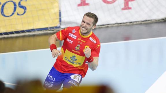 Víctor Tomás celebra una de sus cuatro anotaciones.