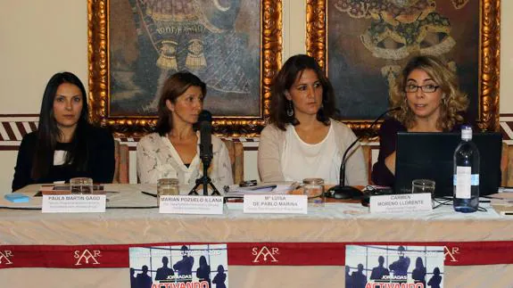Paula Martín Gago, Marian Pozuelo Illana, María Luisa de Pablo Marina y Carmen Moreno Llorente, de izquierda a derecha, en la jornada sobre el Sistema de Garantía Juvenil celebrada en Segovia. 