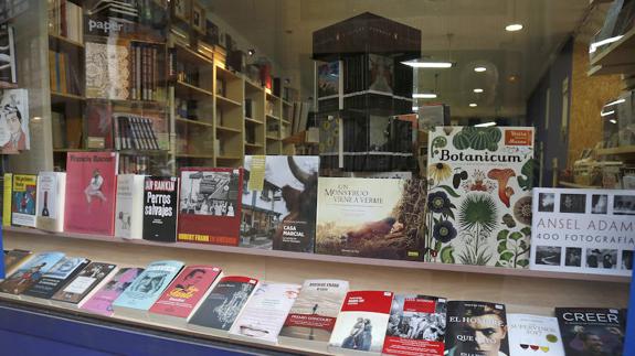 Escaparate de una librería de Palencia.