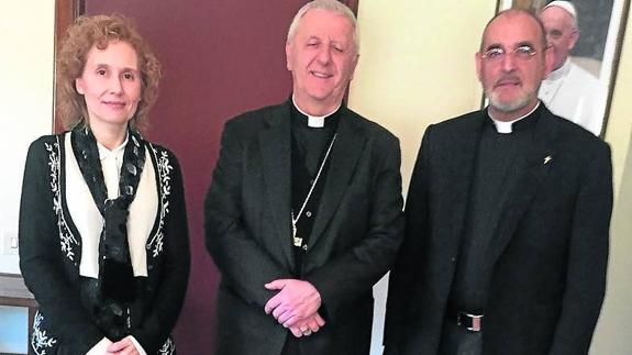 Myriam Cortés Diéguez, rector de la Universidad Pontificia; Giuseppe Versaldi y el vicerrector Jacinto Núñez Regodón.