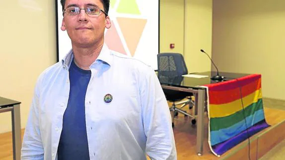 Paredero es presidente de la Federación Castellana y Leonesa de Lesbianas, Gays, Transexuales y Bisexuales .