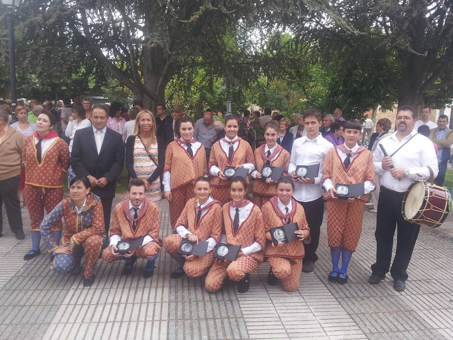 Grupo de danzas de paloteo de Villamediana. 