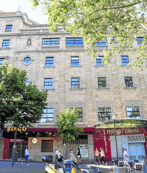 Parte de la conocida fachada del Edificio España. 