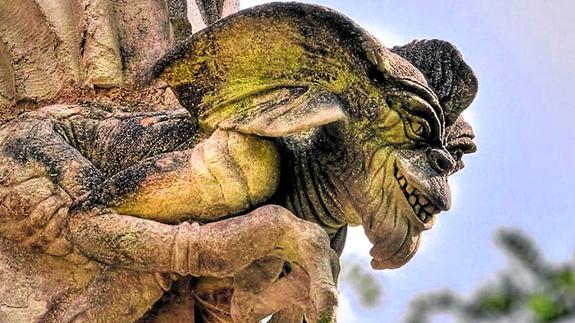 Un gremlin. La iconografía gargolítica de la iglesia de Bethleem (Nantes) es tan peculiar como cinematográfica