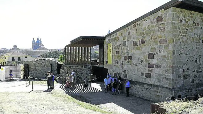 Edificio del cerro de San Vicente construido en 2002 para albergar el museo. 