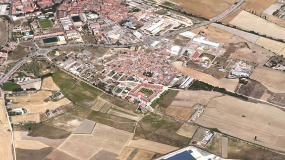 Vista general de Las Flores, con las naves, abajo, a la derecha..