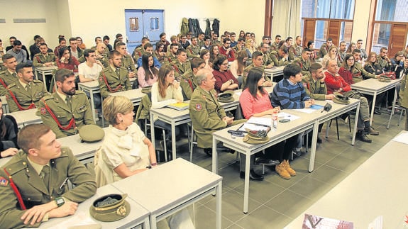 Participantes en el encuentro organizado por la Fundación Valsaín, en una de las aulas del campus. 