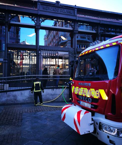 Los bomberos intervienen en el Mercado del Val media hora antes de su inauguración