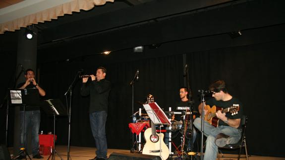 Concierto de Tierra Antigua en la sala Alfonsa de la Torre de Cuéllar. 