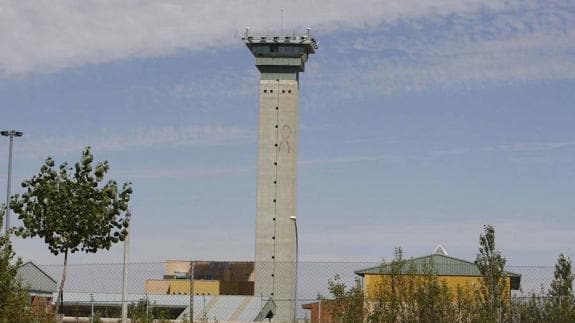 Vista de la torre de vigilancia de la prisión salmantina de Topas.