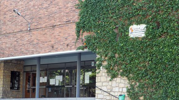Entrada al instituto Andrés Laguna. 