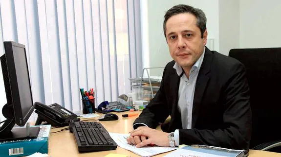 José Bayón, en su despacho de la Concejalía de Desarrollo Económico, Empleo e Innovación.