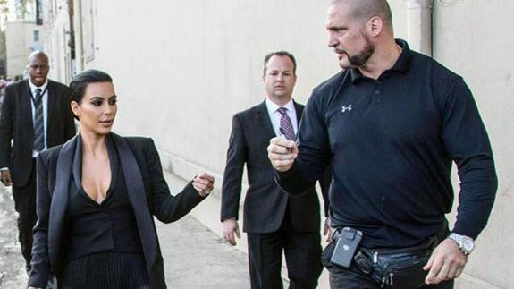 Sin pistas de los ladrones que asaltaron a Kim Kardashian en París