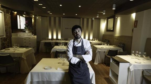 Óscar García en la sala del Baluarte. 