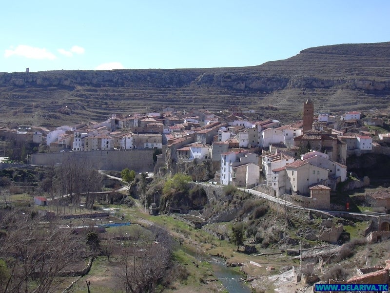 Vista de la localidad de Obon. 