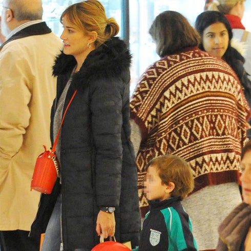 Alba Carrillo prepara con su hijo Lucas la carta a los Reyes Magos