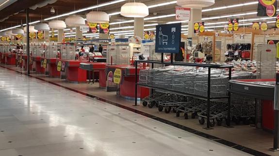 Lineales de cajas de Eroski.